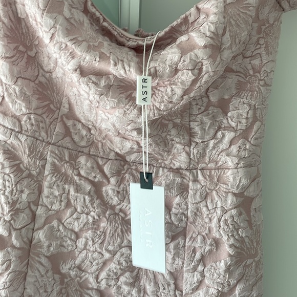 ASTR THE LABEL - Picture 2 of 4